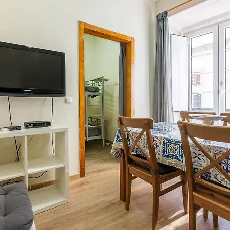 Alfama Very Well-connected Apartment