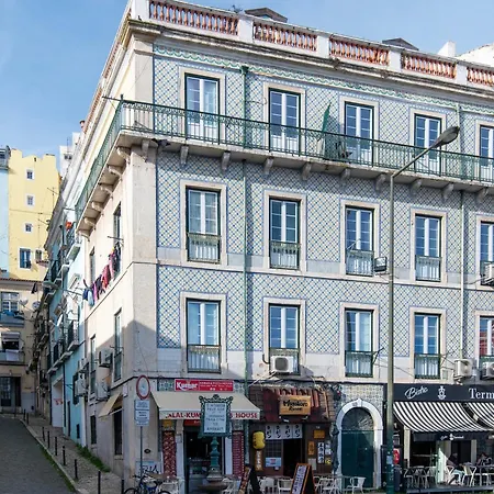 Alfama Very Well-connected *